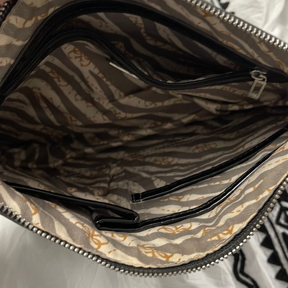 Guess purse - Picture 2 of 4